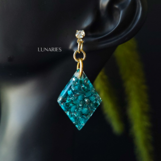Rhombus Earrings with Teal Dried Flowers